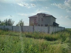Tartasesti, casa p+1 la rosu de vanzare