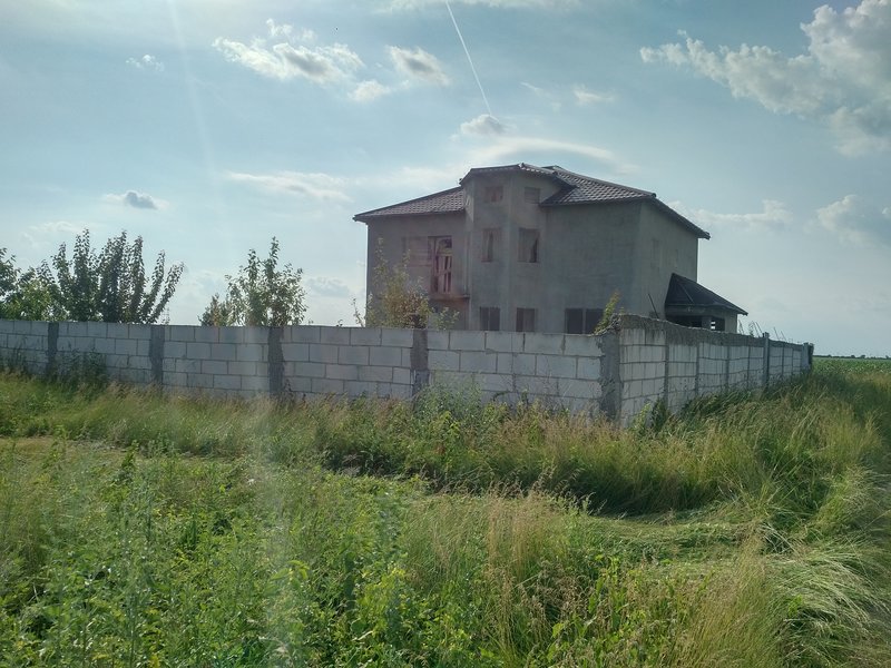 Tartasesti, casa p+1 la rosu de vanzare,