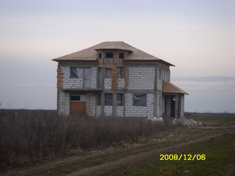 Tartasesti, casa p+1 la rosu de vanzare,