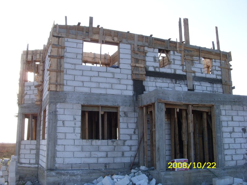 Tartasesti, casa p+1 la rosu de vanzare,